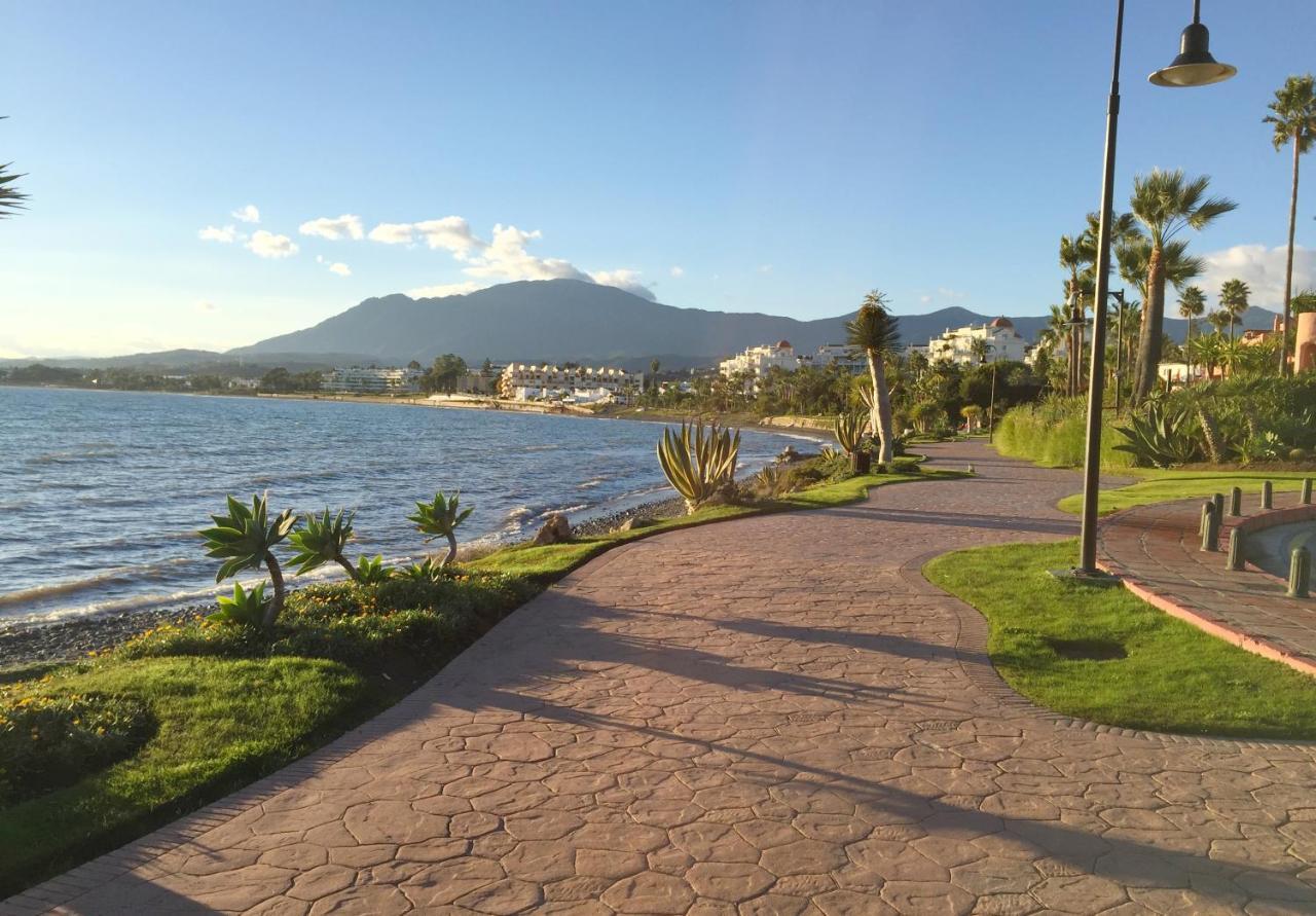 Salinas. Apartment For 4. Terrace/Parking/Pools/Gym/4Mins Beach Estepona Exterior photo