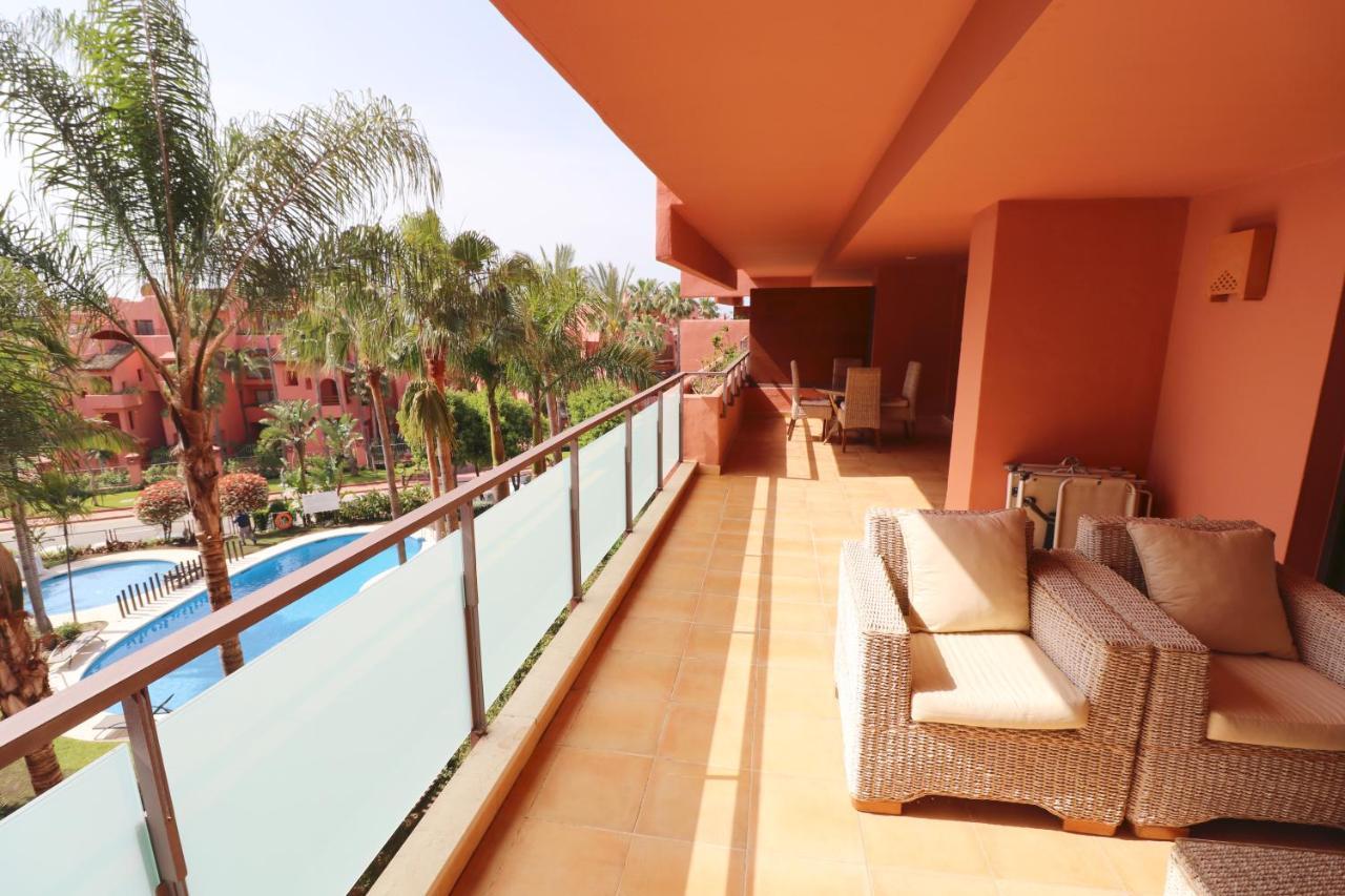 Salinas. Apartment For 4. Terrace/Parking/Pools/Gym/4Mins Beach Estepona Exterior photo
