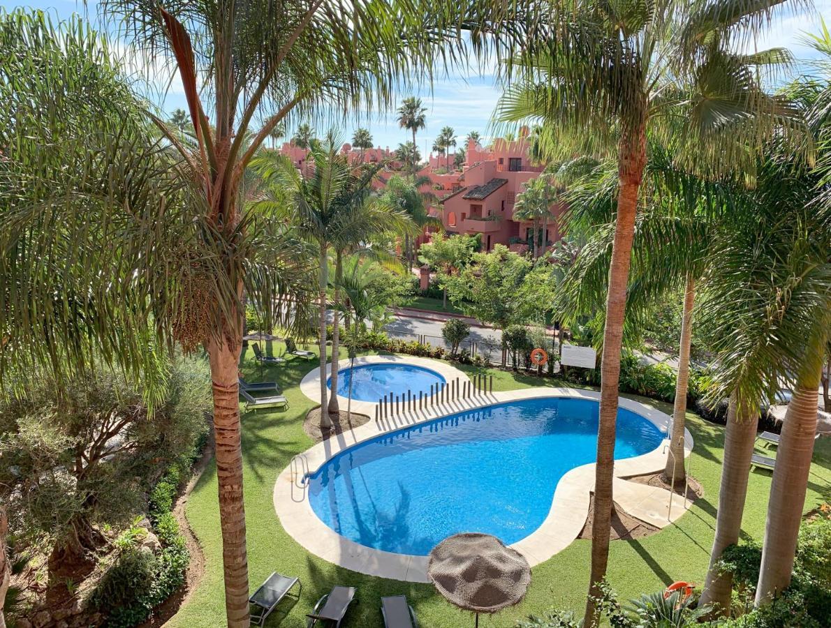 Salinas. Apartment For 4. Terrace/Parking/Pools/Gym/4Mins Beach Estepona Exterior photo