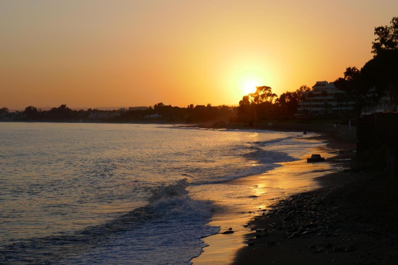 Salinas. Apartment For 4. Terrace/Parking/Pools/Gym/4Mins Beach Estepona Exterior photo