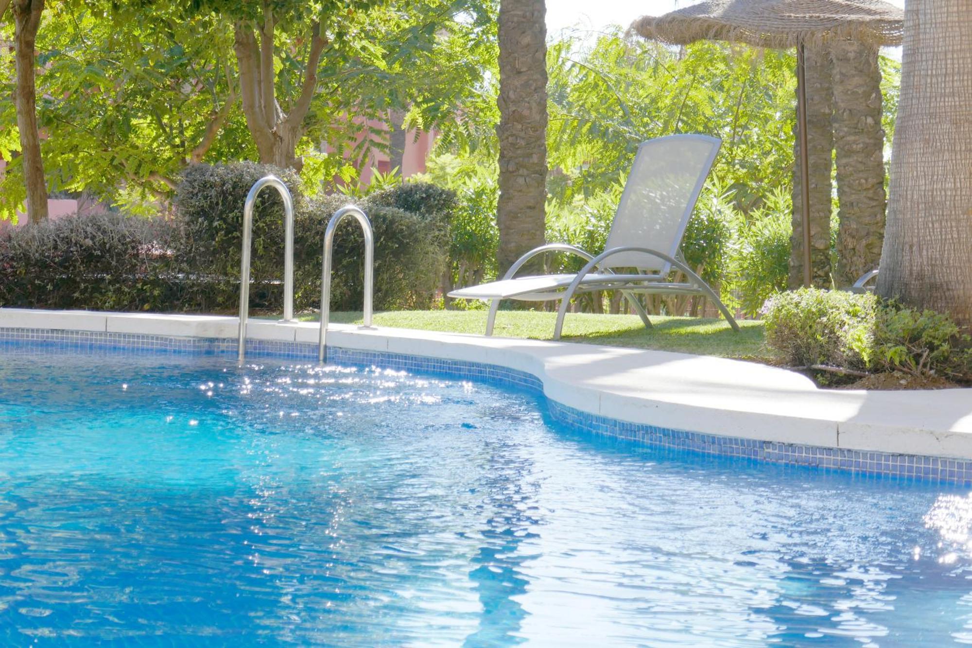 Salinas. Apartment For 4. Terrace/Parking/Pools/Gym/4Mins Beach Estepona Exterior photo