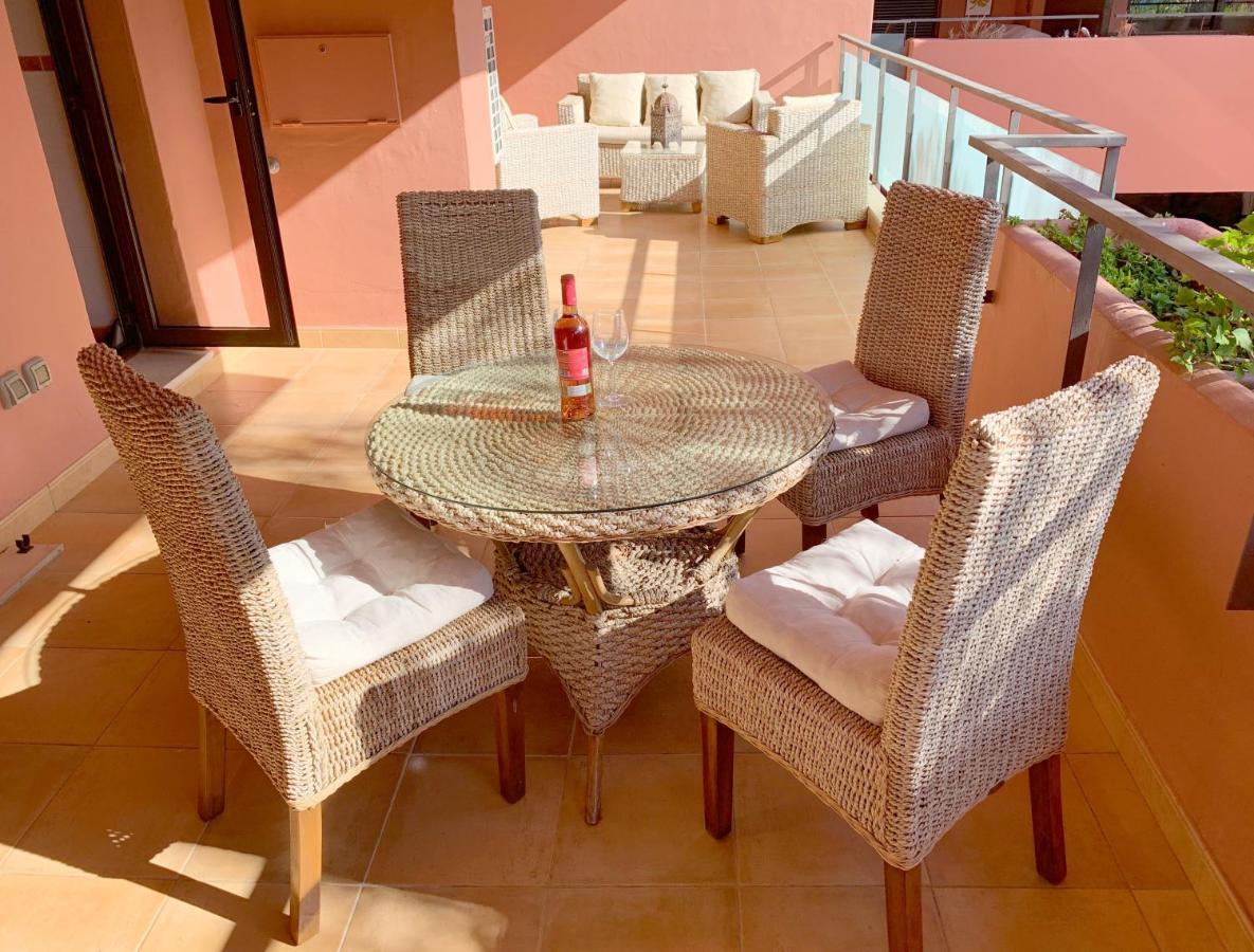 Salinas. Apartment For 4. Terrace/Parking/Pools/Gym/4Mins Beach Estepona Exterior photo