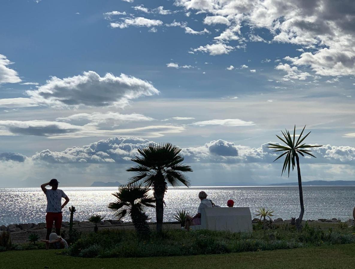 Salinas. Apartment For 4. Terrace/Parking/Pools/Gym/4Mins Beach Estepona Exterior photo