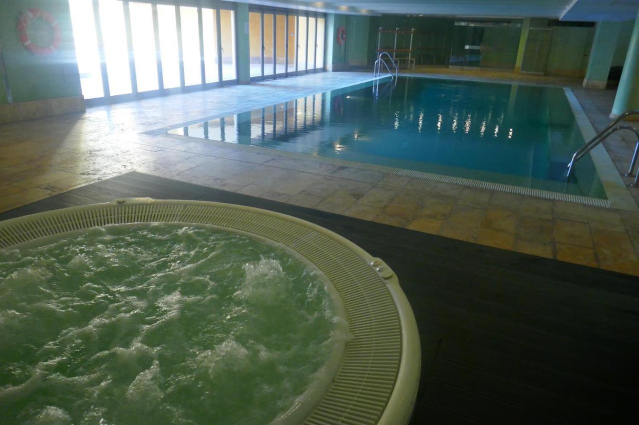 Salinas. Apartment For 4. Terrace/Parking/Pools/Gym/4Mins Beach Estepona Exterior photo